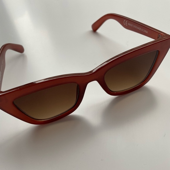 *PULL AND BEAR* sunglasses. Cat eye form. - Picture 4 of 4